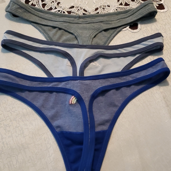 Pink Victoria secret thong - Picture 4 of 5